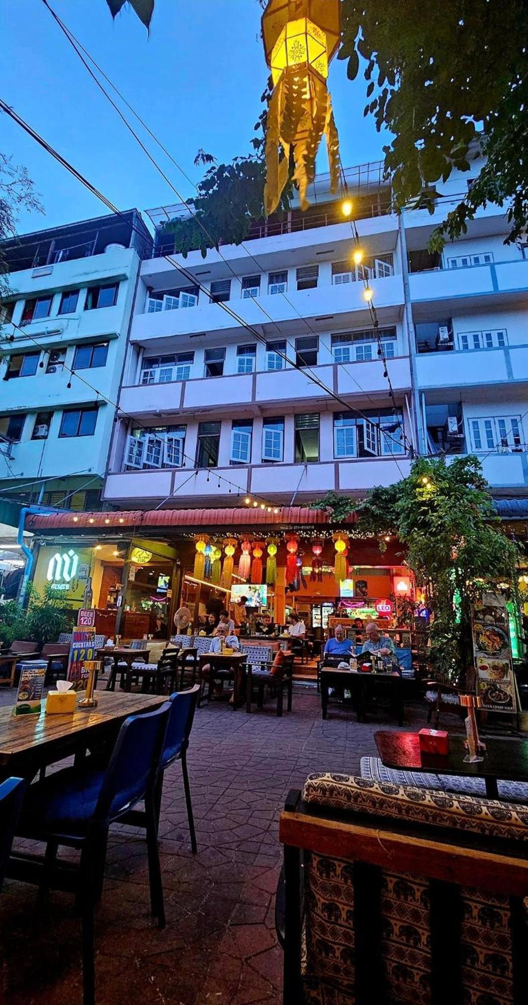 Merry V Guesthouse Bangkok Exterior foto